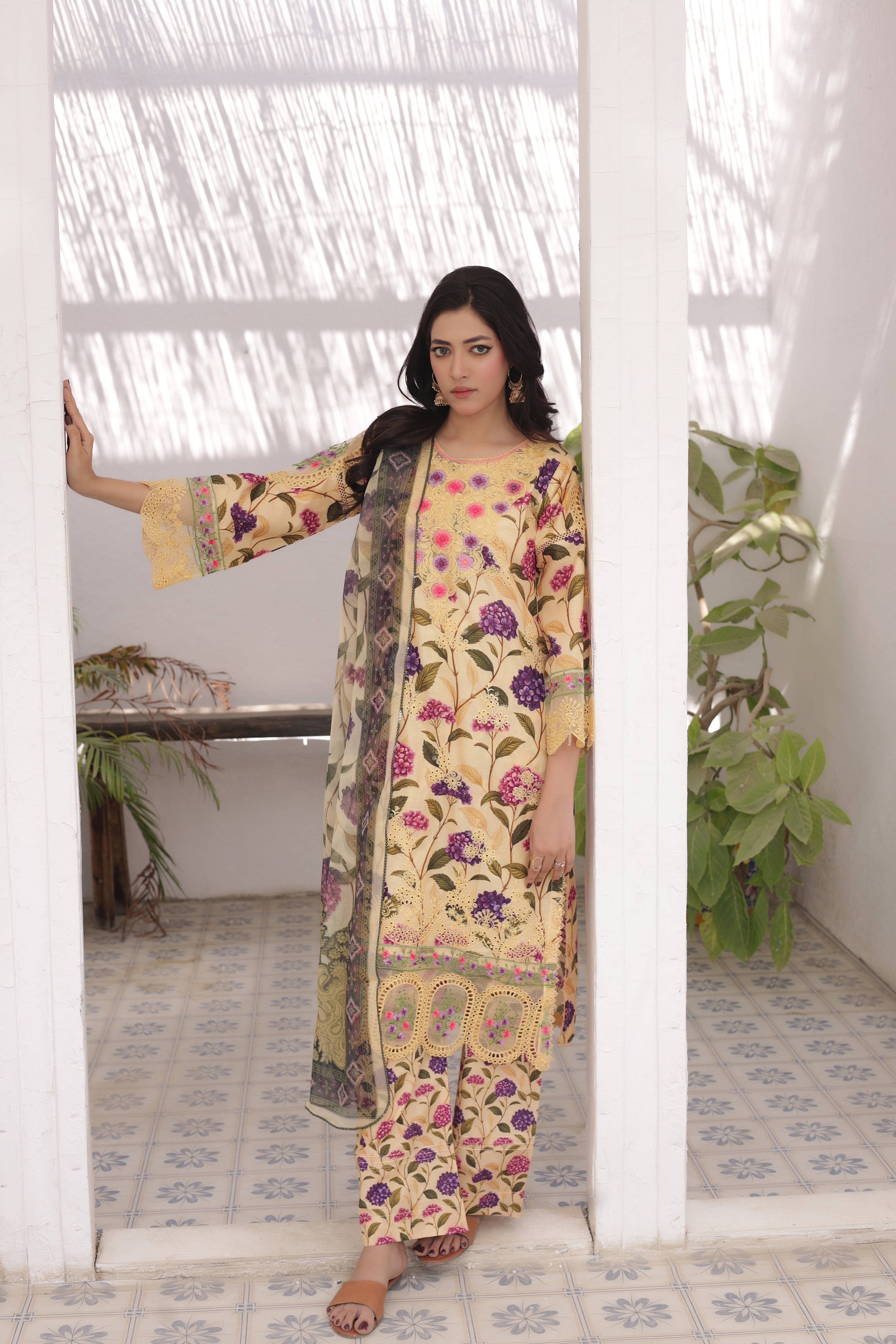 Nazaakat-e-Lawn DN:SA-08