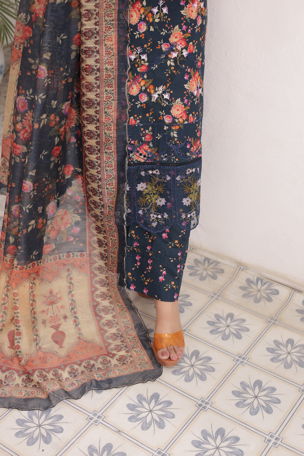 Nazaakat-e-Lawn DN:SA-05