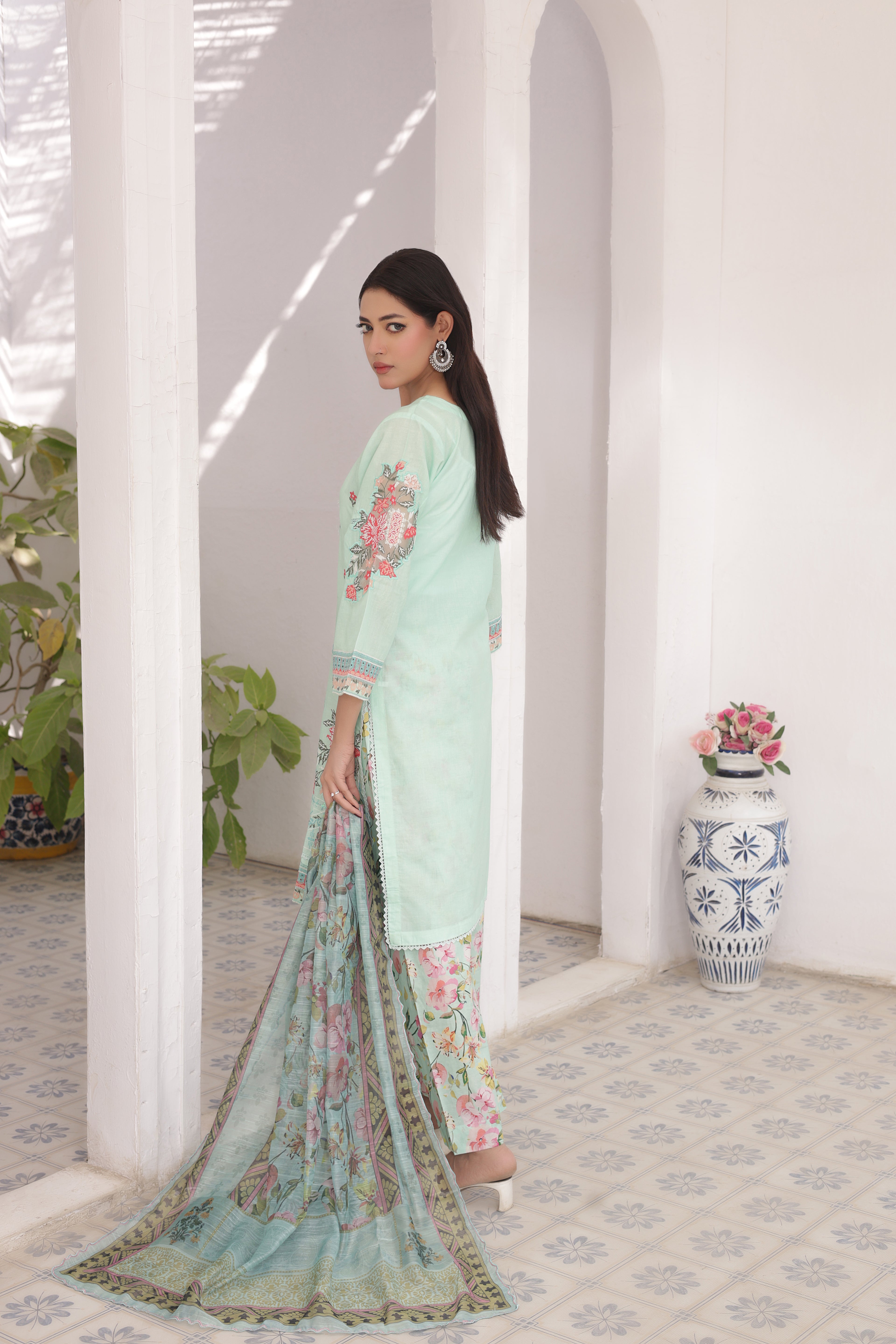 Nazaakat-e-Lawn DN:SA-04